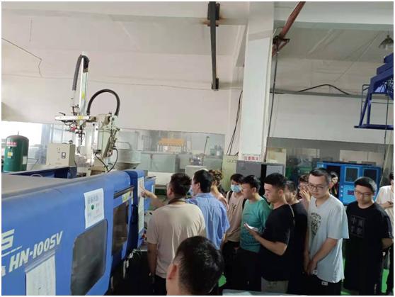 大連工業(yè)大學(xué)高分子專業(yè)學(xué)生赴路陽(yáng)科技實(shí)習(xí)